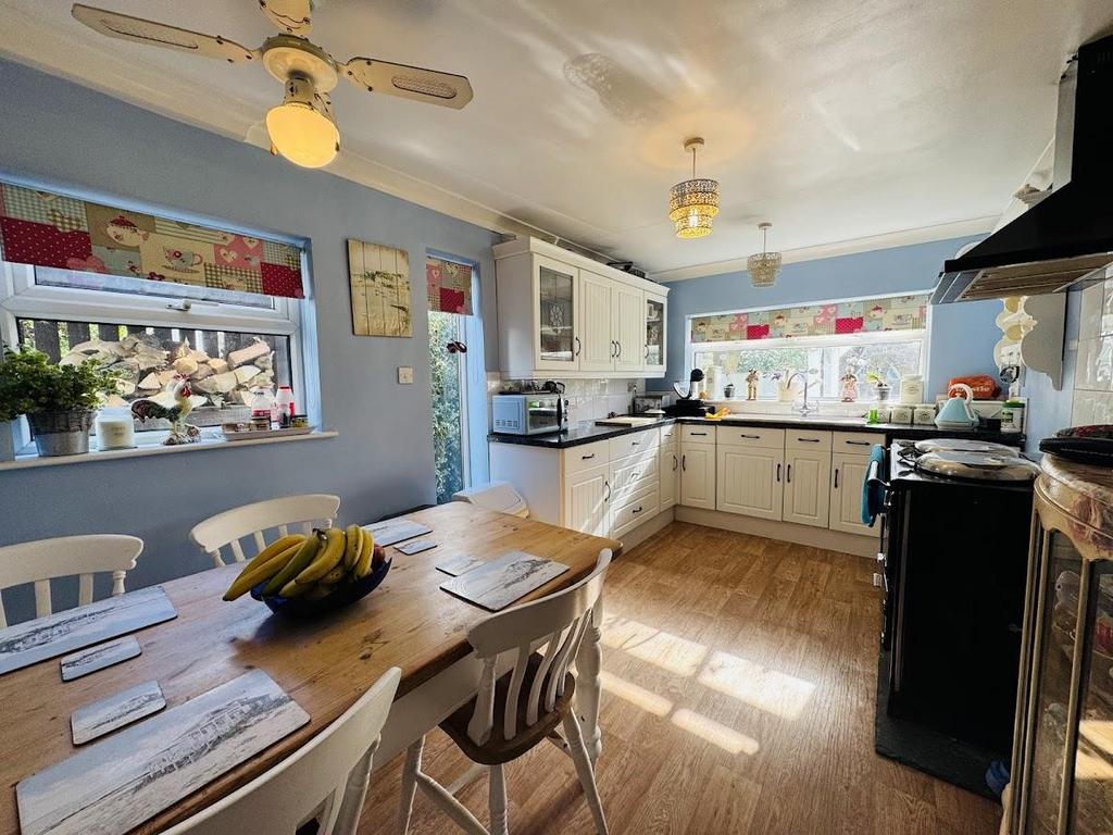 Dining kitchen