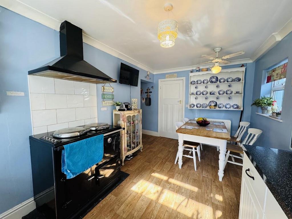 Dining kitchen
