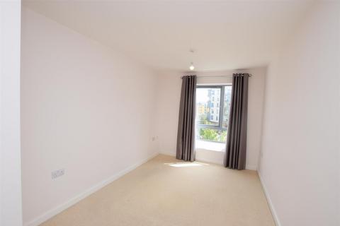 2 bedroom apartment to rent, Glenalmond Avenue, Cambridge CB2