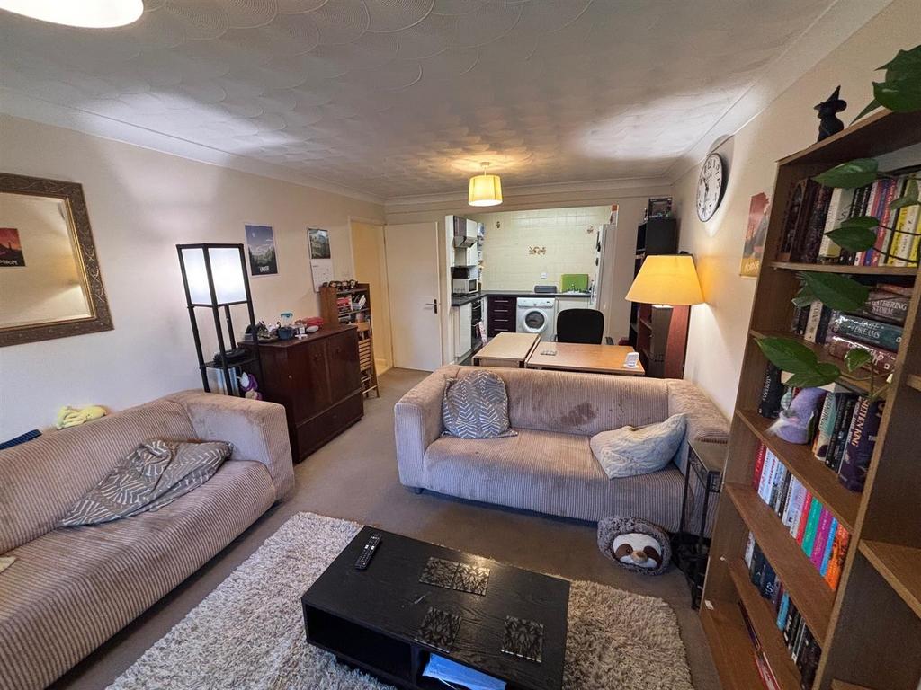 Lounge 2.jpg
