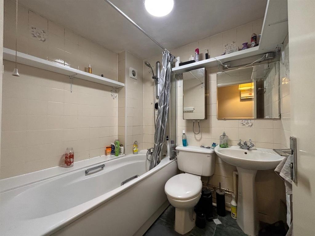 Bathroom.jpg
