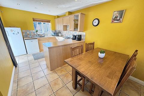 3 bedroom semi-detached house for sale, Blairgowie Close Grantham Lincs