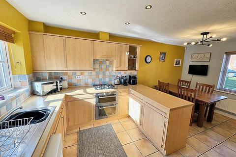 3 bedroom semi-detached house for sale, Blairgowie Close Grantham Lincs