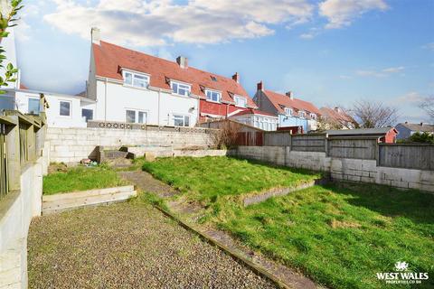 3 bedroom semi-detached house for sale, Harbour Close, Neyland, Milford Haven