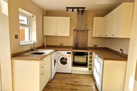 3 bedroom terraced house to rent, Hagley Road, Rugeley. WS15 2AL