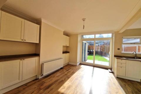 3 bedroom terraced house to rent, Hagley Road, Rugeley. WS15 2AL