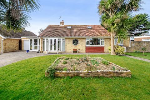 3 bedroom detached bungalow for sale, 18 Blenheim Court, Aldwick, PO21