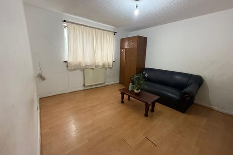 2 bedroom flat to rent, Beavers Lane, Hounslow TW4