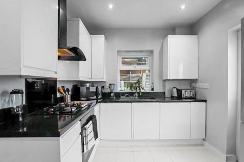 3 bedroom terraced house for sale, Chapter Road, London NW2