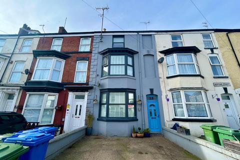 4 bedroom terraced house to rent, 4 Bed Mid-Terraced, House Neptune Terrace, Neptune Street, Bridlington, YO15 3DE