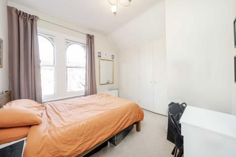 2 bedroom flat for sale, Cornwall Road, London N4