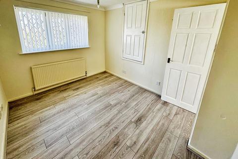 3 bedroom house to rent, Avon Close, Bettws, Newport