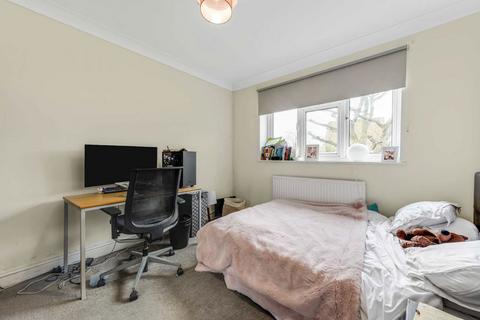 2 bedroom flat to rent, Woodfield Avenue, London SW16