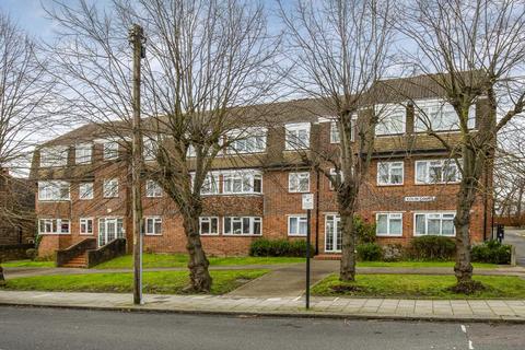 2 bedroom flat to rent, Woodfield Avenue, London SW16