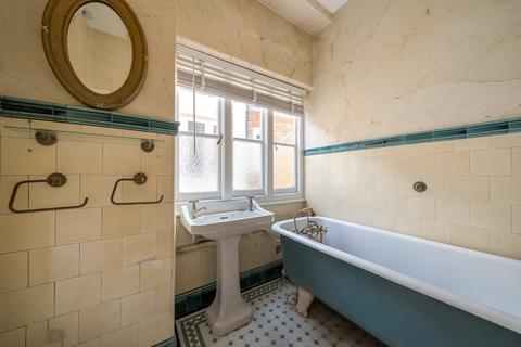 22 Milner Road, Kingston Upon Thames, KT1 2AU