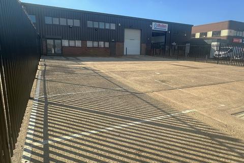 Industrial unit to rent, Unit 7, Napier Road, Elms Farm Industrial Estate, Bedford, Bedfordshire, MK41 0RB