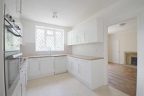 4 bedroom detached house to rent, Pachesham Park, Leatherhead