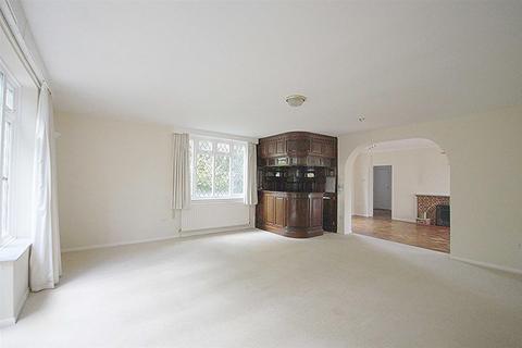 4 bedroom detached house to rent, Pachesham Park, Leatherhead