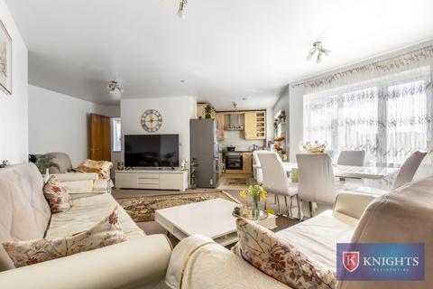 2 bedroom flat for sale, Culpepper Close, London, N18