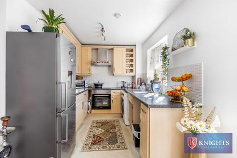 2 bedroom flat for sale, Culpepper Close, London, N18