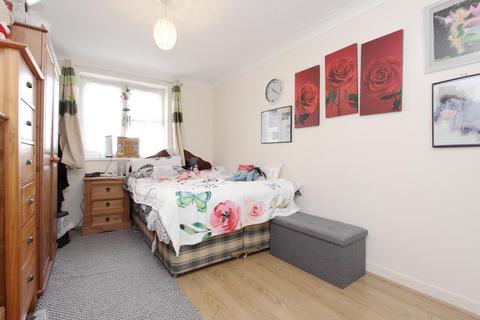 2 bedroom flat for sale, Andover Road, Ludgershall, SP11