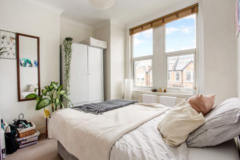 3 bedroom terraced house to rent, Adelaide Grove, London, W12