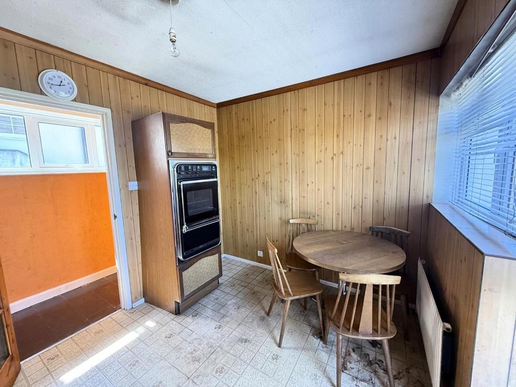Hollycroft kitchen 2 .JPG