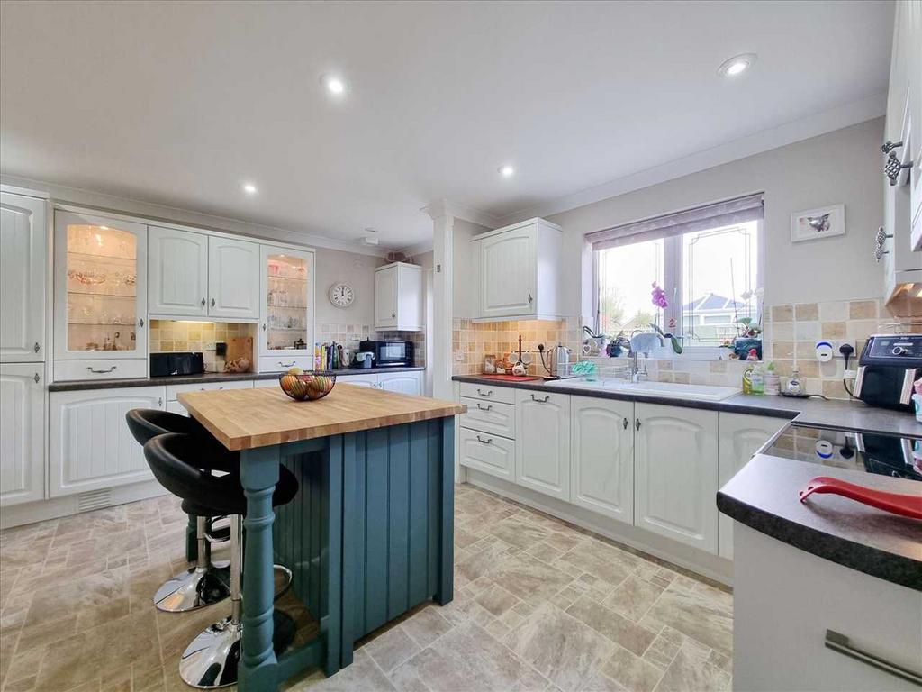 Dining Kitchen: