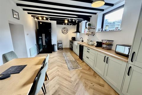 undefined, Efailnewydd, Pwllheli