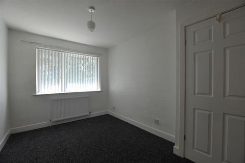 2 bedroom semi-detached house to rent, Royshaw Avenue, Blackburn, BB1