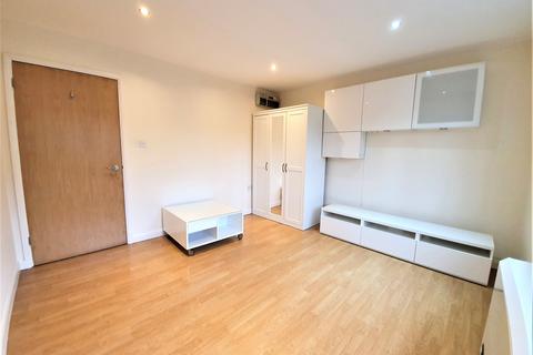 2 bedroom flat to rent, 4 Farley Hill, LU1