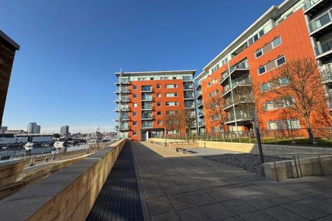 2 bedroom flat to rent, Waterfront