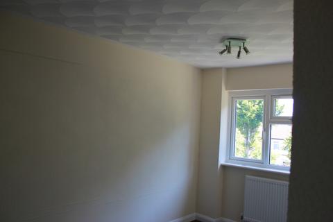 3 bedroom detached house to rent, Emerald Road, Luton LU4
