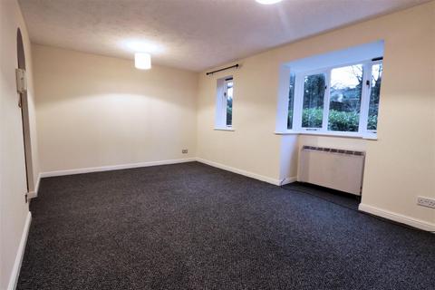 2 bedroom flat to rent, Woodland Grove, Epping