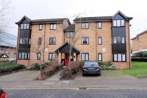 2 bedroom flat to rent, Woodland Grove, Epping