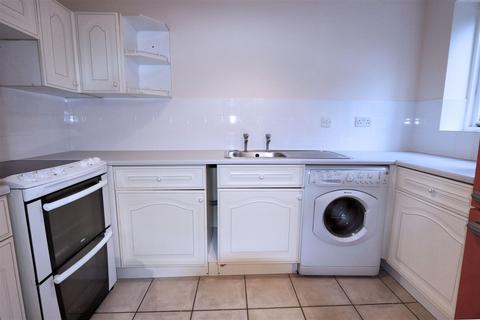 2 bedroom flat to rent, Woodland Grove, Epping