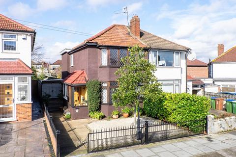 2 bedroom semi-detached house for sale, Bradenham Avenue, Welling