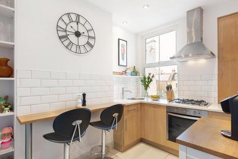 2 bedroom apartment for sale, London W4