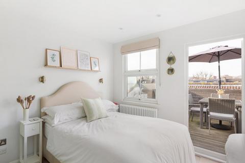 2 bedroom apartment for sale, London W4