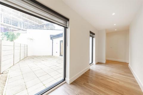 2, Tunstall Court Northcote Avenue, London, W5 3BS