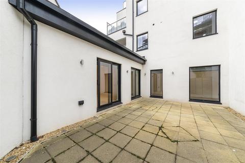 2, Tunstall Court Northcote Avenue, London, W5 3BS