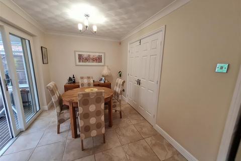 4 bedroom detached house to rent, Ennerdale Drive, Congleton