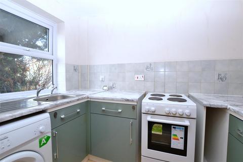 1 bedroom semi-detached house to rent, Shaftesbury Road