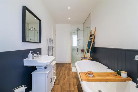 3 Third Avenue, Wakefield, WF1 2HX