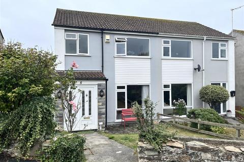 3 bedroom semi-detached house to rent, Clifden Close, Newquay TR7