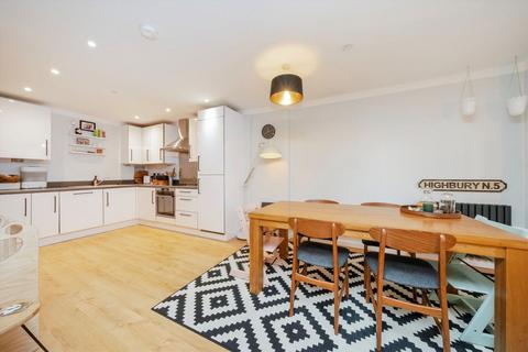 2 bedroom flat for sale, Queensland Road, London N7