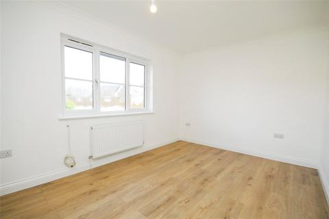 3 bedroom terraced house to rent, Mallards Road, Barking, IG11