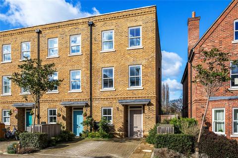 4 bedroom end of terrace house for sale, Barrons Chase, Richmond, London, TW10