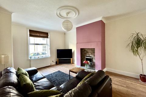 2 bedroom end of terrace house for sale, Gray Street, Hightown, WF15