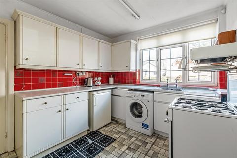 73 Stag Leys, Ashtead, KT21 2TL